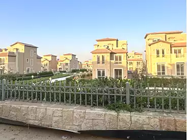فلل للبيع في كمبوند لافيستا سيتى، الحي السكني الرابع - R4، 424 متر