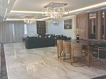 في شارع مصدق، الدقي، 250 متر
