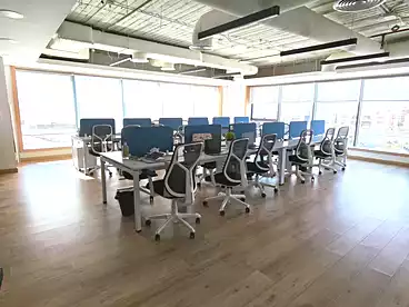 Offices For rent in Northern 90th St., 90th Street, 455 sqm