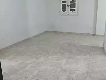 في شارع عبد الرحمن الرافعي، الحي الأول، 150 متر
