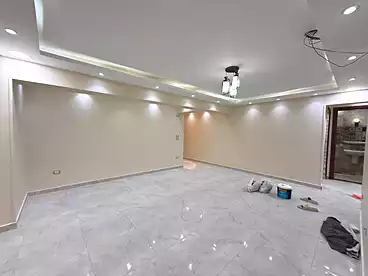 في شارع مصدق، الدقي، 150 متر