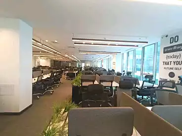 في شارع التسعين الجنوبي، شارع التسعين، 1500 متر