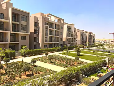 في كمبوند فيفث سكوير - المراسم، كمبوند بالتجمع الخامس، 150 متر