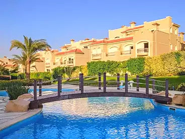 عقارات للبيع في كمبوند الباتيو 5 إيست - لافيستا، كمبوند بمدينة الشروق، 232 متر