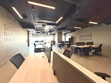 مقر إداري للإيجار في شارع التسعين الجنوبي، شارع التسعين، 1035 متر