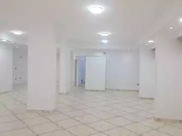 تجاري للإيجار في شارع مصطفى النحاس، مدينة نصر، 230 متر