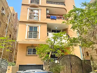 Building For sale in Street 10, First Neighborhood, 366 sqm