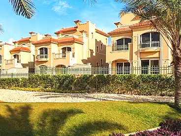 للبيع في كمبوند لافيستا سيتى، الحي السكني الرابع - R4، 450 متر