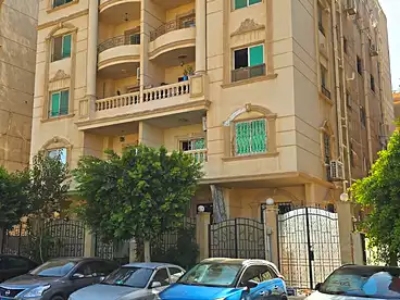 للبيع في شارع صلاح جاهين، النرجس عمارات، 200 متر