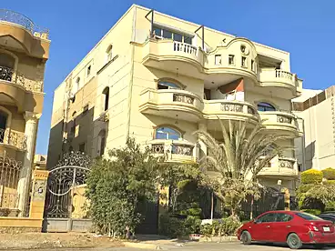 روف للبيع في شارع عمر مكرم، النرجس 8، 200 متر