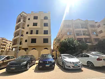 للبيع في شارع 79، النرجس عمارات، 2200 متر