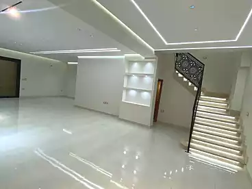 دوبلكس للإيجار في شارع محمد رحيم، الياسمين 3، 350 متر