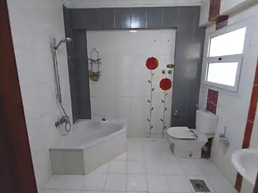 سكني للبيع في شارع 1، الحي الاول، 180 متر