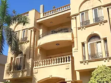 سكني للبيع في شارع اسماعيل ياسين، المجاورة 12، 215 متر