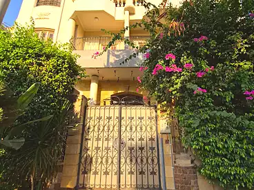 Residential For sale in Street 70, Second Neighborhood, 200 sqm