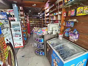 محلات للبيع في شارع طريق الجيش، ميامي، 100 متر