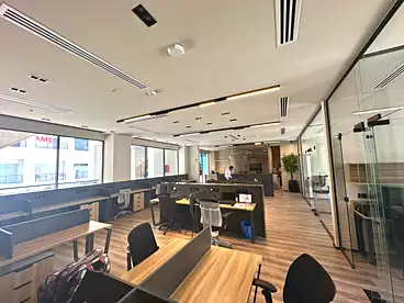 Offices For rent in Northern 90th St., 90th Street, 250 sqm