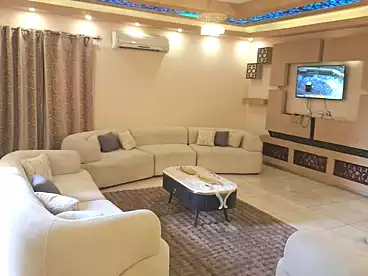 في شارع اللواء محمد عزت الزيادي، القرية السياحية الأولى، 250 متر