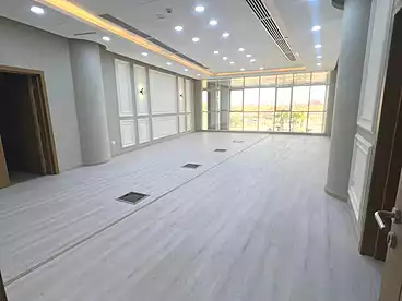 مقر إداري للإيجار في شارع يوسف السباعي، المرحله الأولى، 300 متر