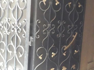 منزل / بيت للبيع فى شارع 305