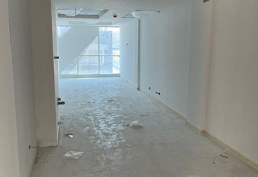 مكتب ادارى للايجار علي التسعين الشمالي مباشرة