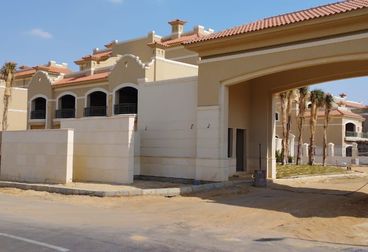 Town House 351 M² For sale in El Patio 5 East Ready To Move installments 