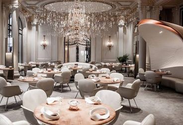 Restaurant for rent, 160 square meters, facing major brands, fifth settlement