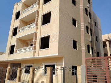 امتلك شقه لقطه استلام فوري خلفي105م نص تشطيب بالاندلس العائلي التجمع الخامس كL36