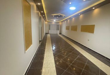 للبيع شقه مساحه كبيره   شارع الصيادله