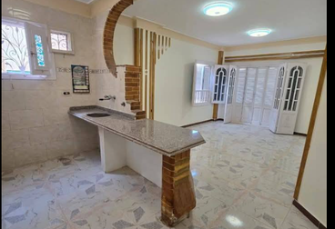 بالعجمي روف للبيع بحري/مسجل وعداد كهرباء  حروف مميز/من البحر 100م