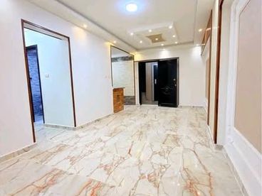 شقه لقطه للبيع   ٣غرف و حمام و مطبخ و ريسبشن كبير و فراند كبير  مسجله
