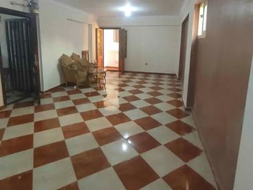 شقه للبيع بسعر لقطه 100م
