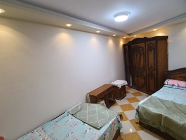 شقة للبيع في ميامي سيدي بشر بحري بجوار كافيه العزيزية مباشرا اول ش الصيرفي مع تقاطع العيسوى  100م