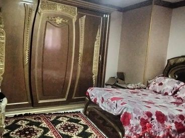 شقه للبيع بجوار مدرسه مودن سكول الحلميه الشقه في الدور 4 الشقه تلت غرف ورشبسن 2 حمام ومطبخ