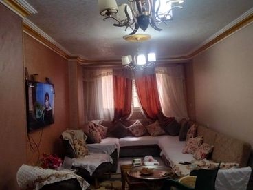 شقه للبيع بجوار مدرسه مودن سكول الحلميه الشقه في الدور 4 الشقه تلت غرف ورشبسن 2 حمام ومطبخ
