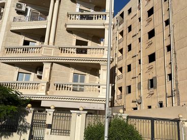شقة للبيع اللوتس الشماليه نصف تشطيب دور تاني مميزه جدا