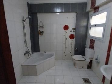 سكني 180 M² For sale in Street 1