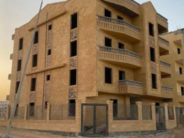 نص روف للبيع بسعر مميز في المربع الذهبي حدائق اكتوبر 