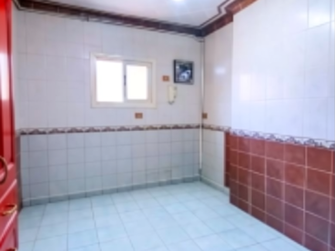 - شقه ناصية جاهزه علي السكن مميزه للبيع رئيسي أحمد ماهر بالمنصوره
