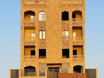 روف للبيع فى المربع الذهبى بسعر مميز جدا على الشارع الرئيسى مباشر