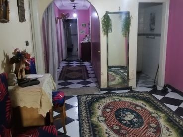 شقة للبيع)) بموقع مميز جدًا في جسر السويس العنوان: شارع عبد الحليم محمود