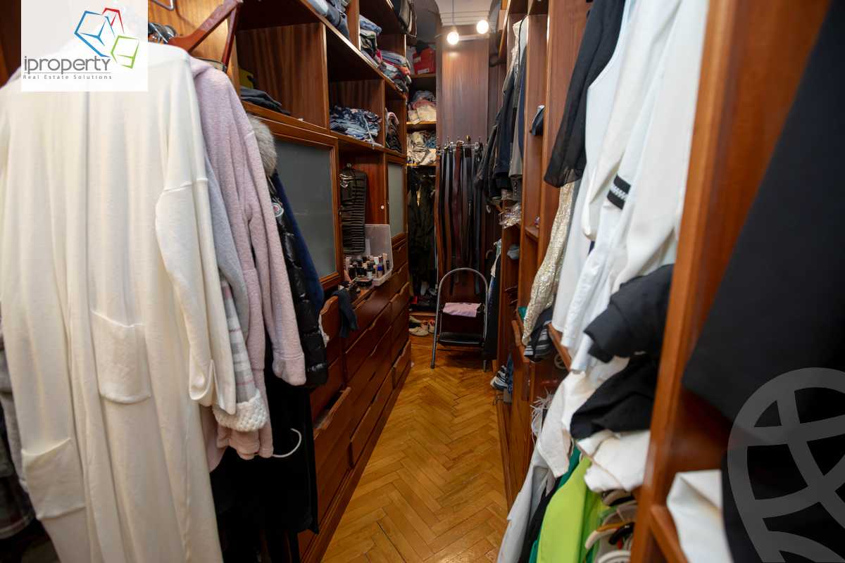 https://aqarmap.com.eg/ar/listing/4263987-for-sale-alexandria-kafr-abdo-sant-giyn-st