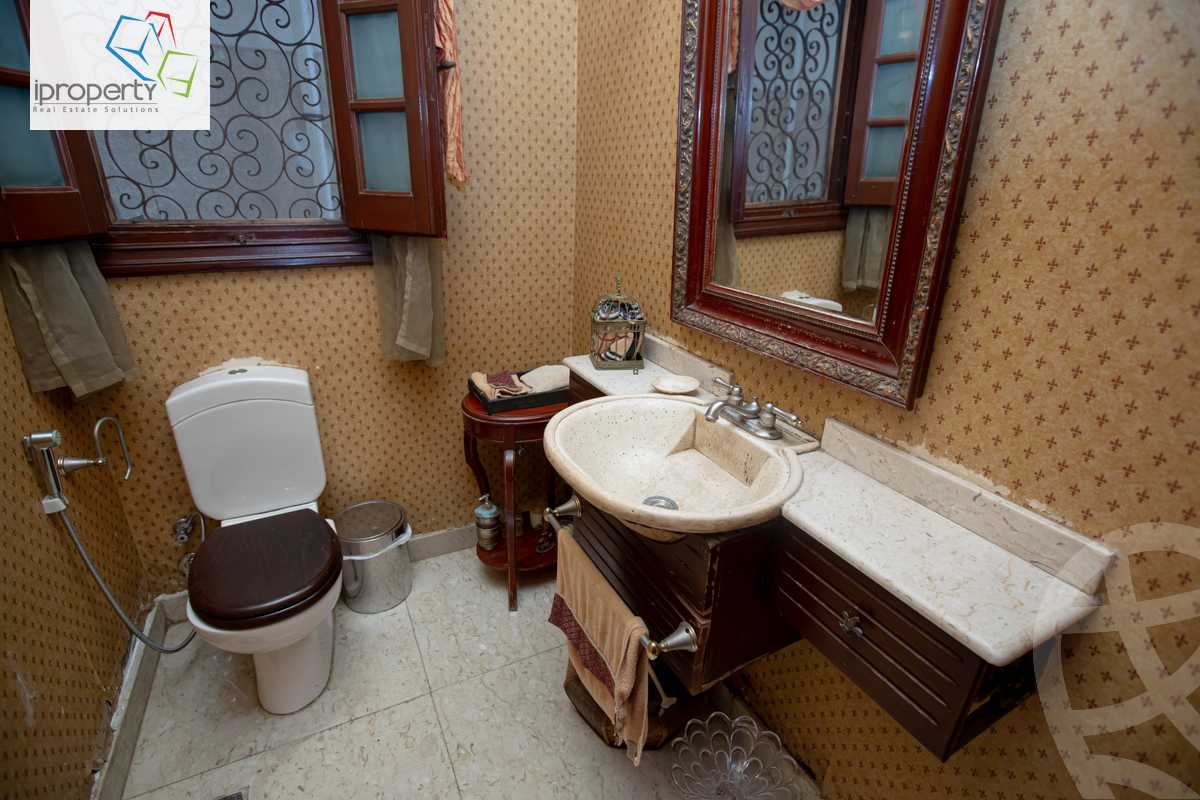 https://aqarmap.com.eg/ar/listing/4263987-for-sale-alexandria-kafr-abdo-sant-giyn-st