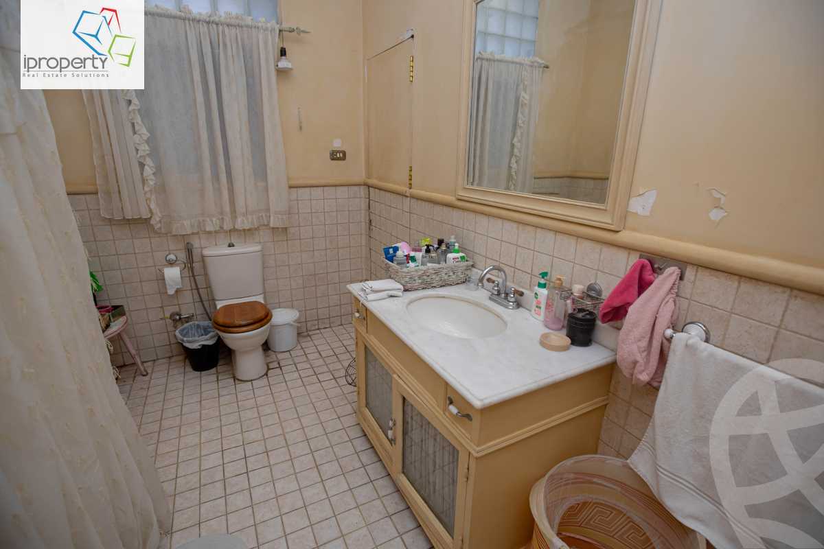 https://aqarmap.com.eg/ar/listing/4263987-for-sale-alexandria-kafr-abdo-sant-giyn-st