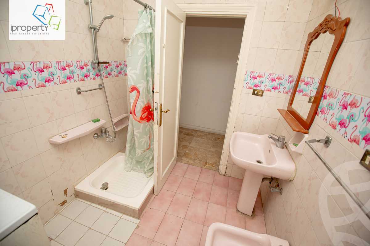 https://aqarmap.com.eg/ar/listing/6282410-for-rent-alexandria-zezenia-ahmed-othman-st