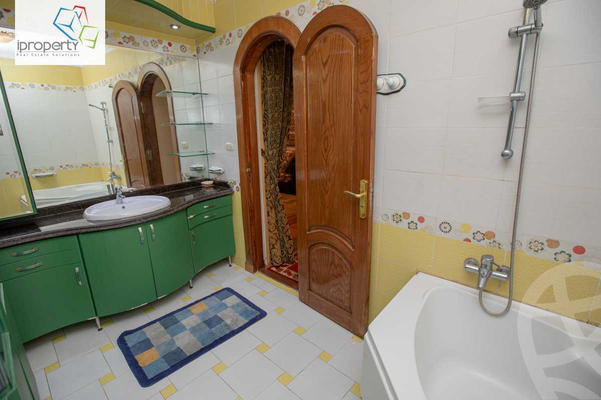 https://aqarmap.com.eg/ar/listing/6379250-for-rent-alexandria-kafr-abdo-kafr-abdou-st