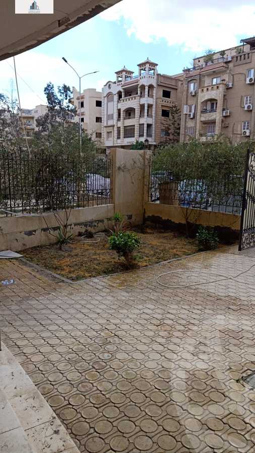 https://aqarmap.com.eg/en/listing/6021063-for-sale-cairo-6th-of-october-el-ahyaa-neighborhood-8th-el-tahrir-rd