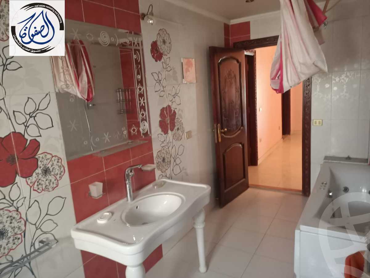 https://aqarmap.com.eg/ar/listing/3860358-for-sale-new-cairo-first-settlement-el-shaheed-asem-farag-st