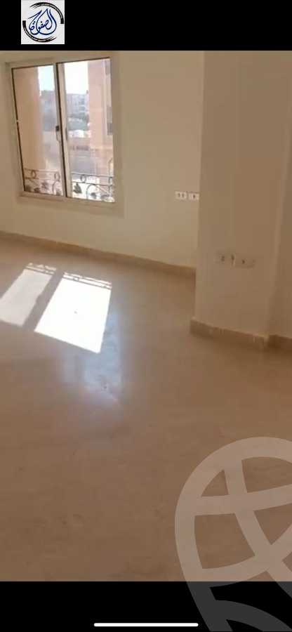 https://aqarmap.com.eg/ar/listing/3871371-for-rent-cairo-new-cairo-south-investors-mohammed-nagib-axis-st