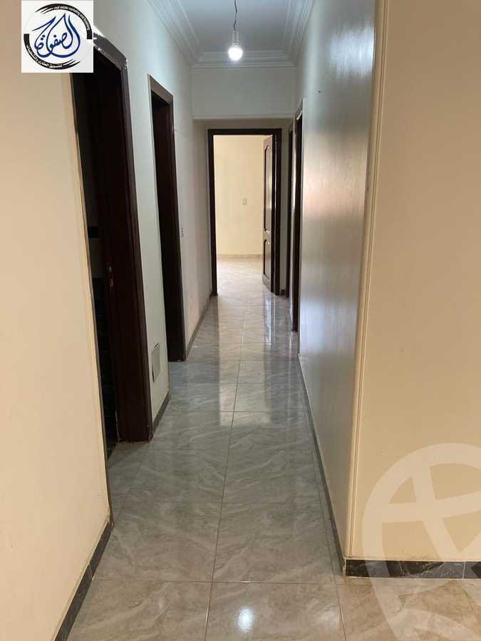 https://aqarmap.com.eg/ar/listing/4073518-for-sale-cairo-new-cairo-first-settlement-neighbourhood-10-el-sheikh-gad-el-haq-st